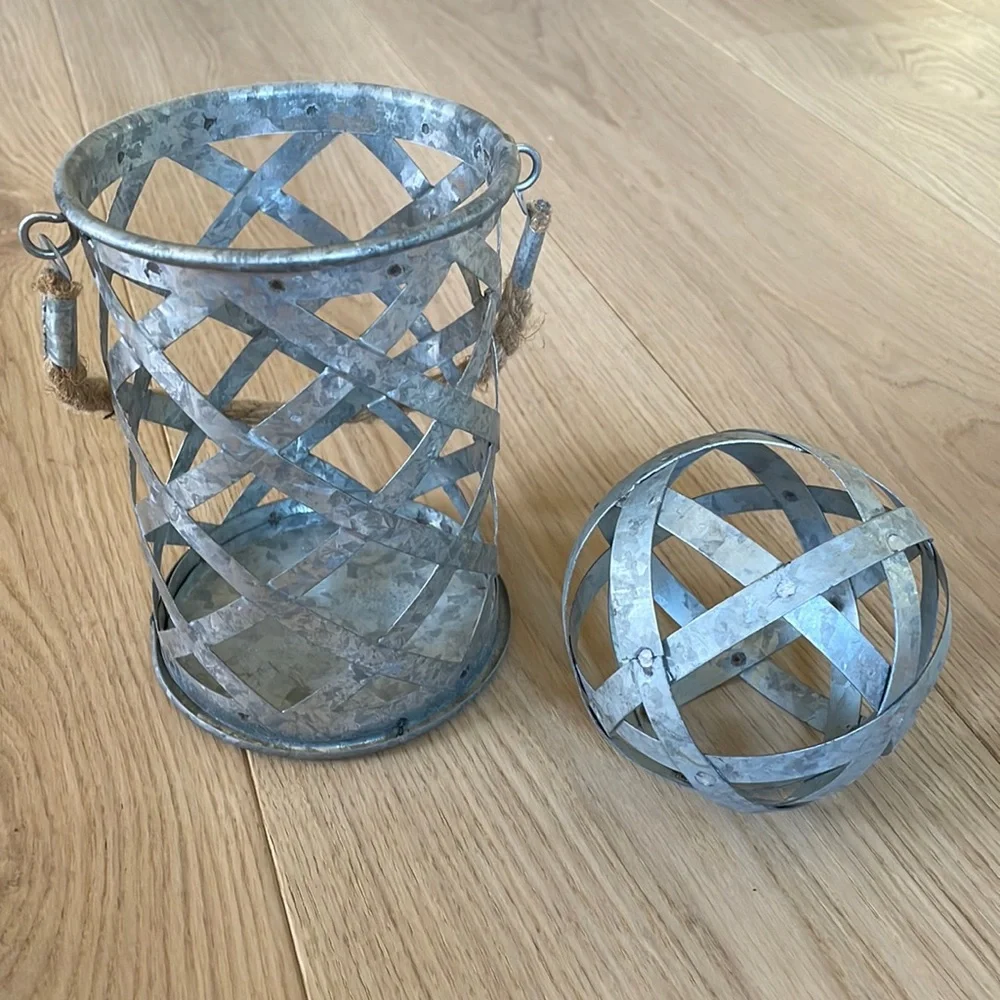 Shabby chic candle holder + decorative ball set